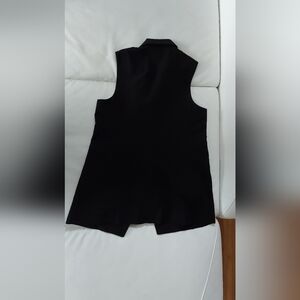 Vera Wang Black Sleeveless Vest Size L.